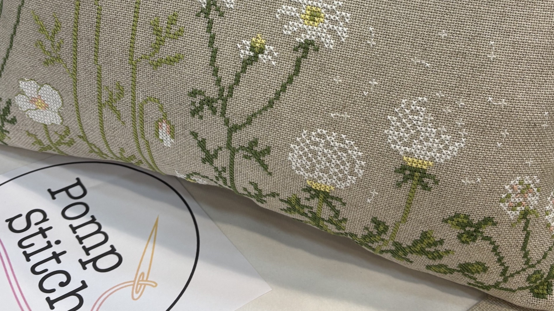 Skønne blomster broderier fra PompStitch. Se mere her... Skønne blomster broderier fra PompStitch. Se mere her...